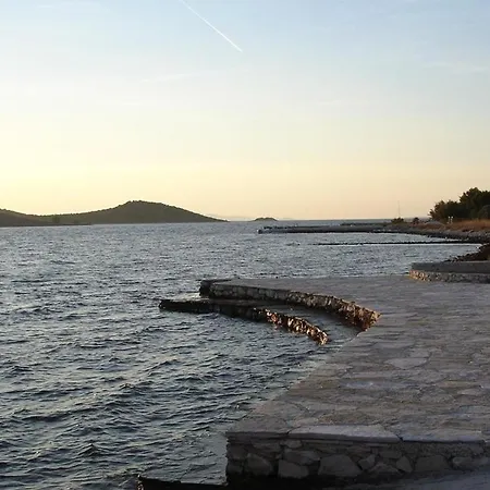 Dvor - 20 M From Beach Appartement