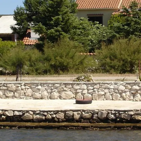 Appartement Dvor - 20 M From Beach