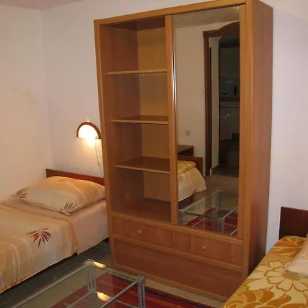 Dvor - 20 M From Beach Appartement *