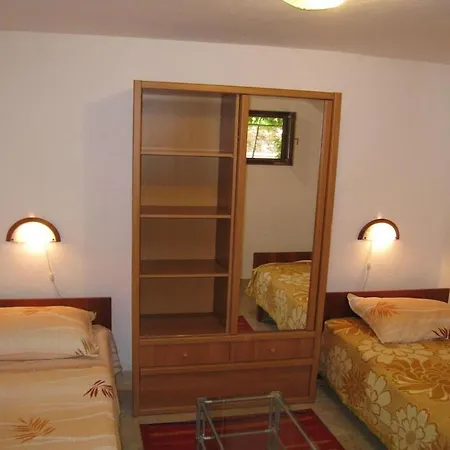 Dvor - 20 M From Beach Appartement