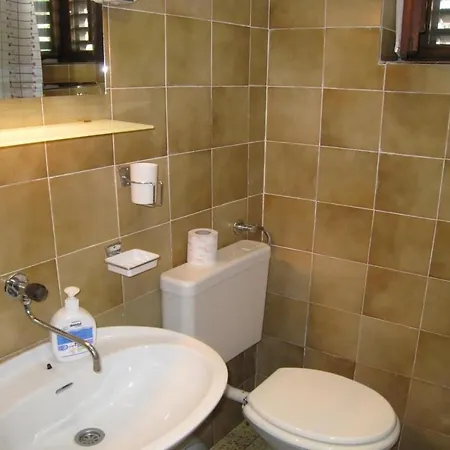 Dvor - 20 M From Beach Appartement *
